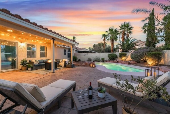 Terrace/patio - Las Vegas Oasis: Pool, Game Room & Arcade (Las Vegas)