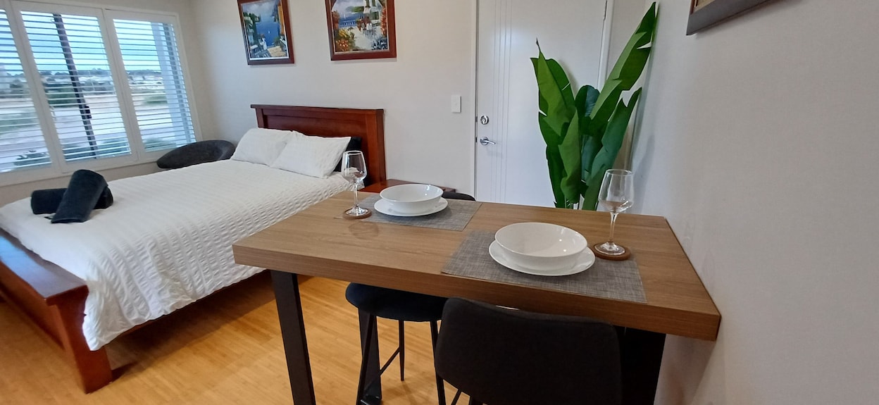 Cosy Haven - Large Comfy Dwelling, Close To Beach, Shops And Golf Course - Perth