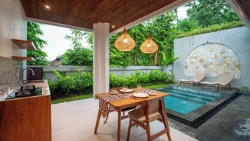 Deluxe-villa - 1 kingsize-seng - privat pool | Udendørs spisemuligheder