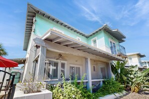 Exterior - Two-story beach house with full kitchen, screen porch, dog-friendly and pool (Port Aransas)