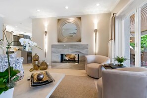 TV, fireplace - Immaculate Gulf to Bay home w/in ground pool and dock access (Nokomis)