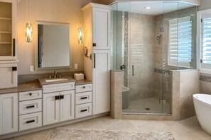 Hair dryer, towels - Immaculate Gulf to Bay home w/in ground pool and dock access (Nokomis)