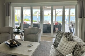 TV, fireplace - Immaculate Gulf to Bay home w/in ground pool and dock access (Nokomis)