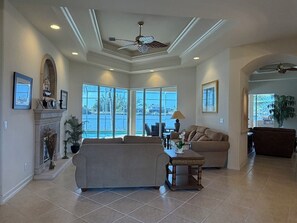 Living area - Marvelous 3-bedroom house with pool in NW Cape Coral (Cape Coral)