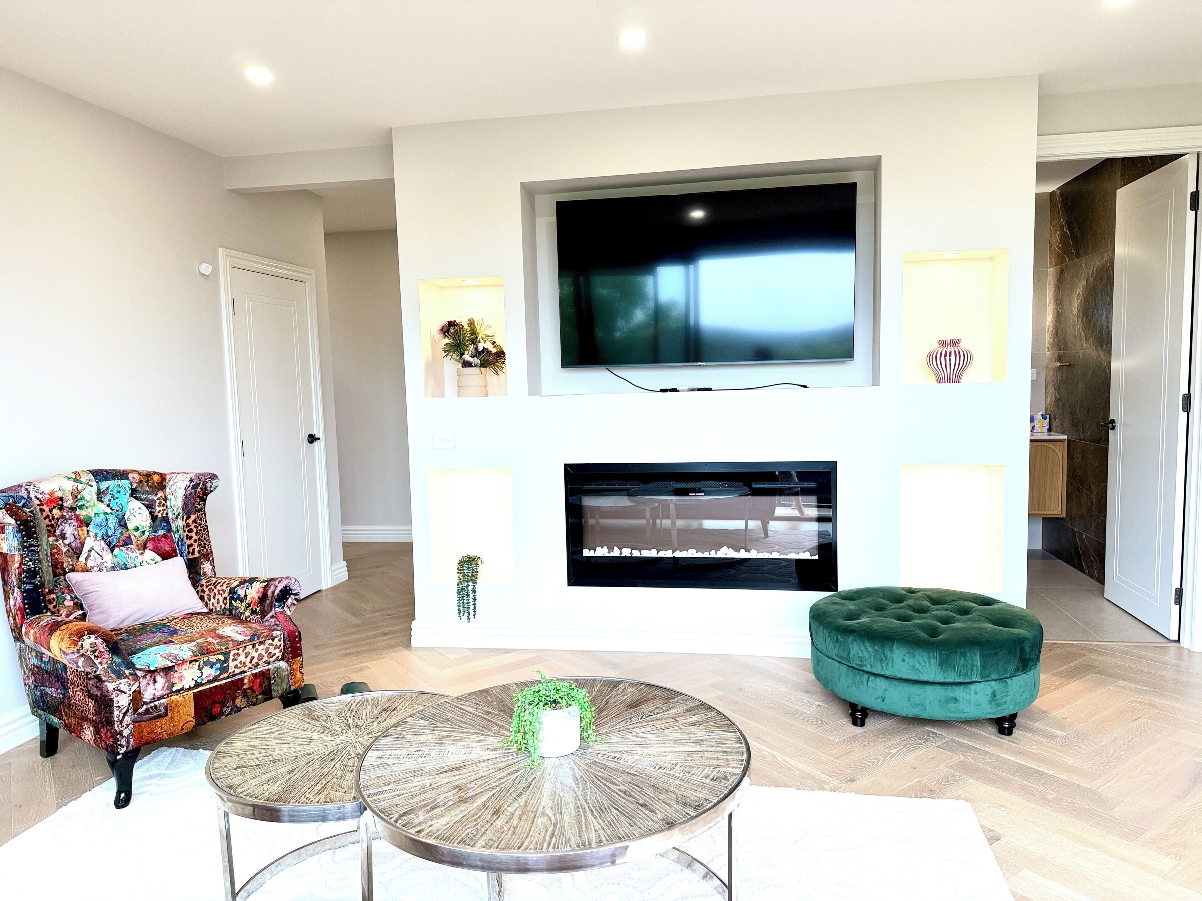Luxury Hillside Escape | Scenic Views & Cosy Stay - Panton Hill