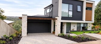 Luxury Hillside Escape - Peaceful 2 Bedroom Apartment with Scenic Views