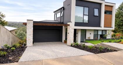 Luxury Hillside Escape - Peaceful 2 Bedroom Apartment with Scenic Views