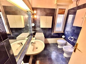 Shower, bidet - Bilo Tommaso with a/c and parking space - Marcelli (Marcelli)