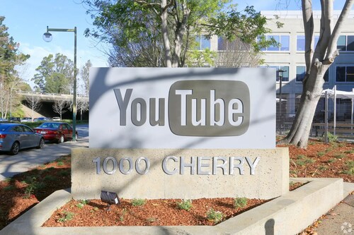 469 - Large Studio with Laundry and Patio near SFO, Walmart & YouTube HQ