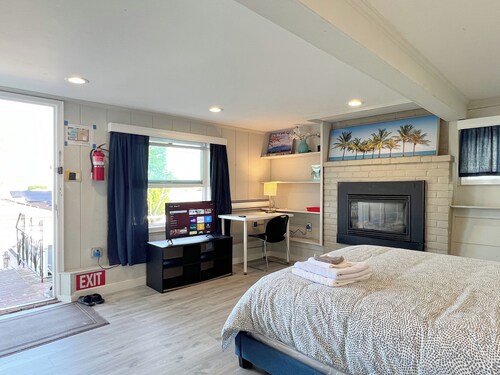 469 - Large Studio with Laundry and Patio near SFO, Walmart & YouTube HQ