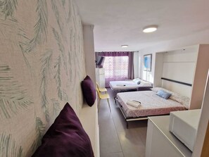1 bedroom, free WiFi, bed sheets - VIOLET BEACH STUDIO (Empuriabrava)