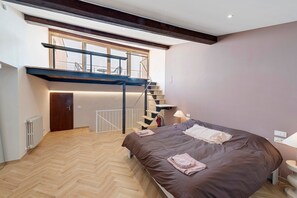 2 bedrooms, iron/ironing board, WiFi, bed sheets - Monika: Penthouse in the heart of Town (Salò)