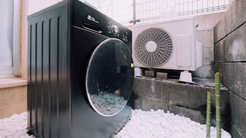 Apartment, Non Smoking (102) | Laundry