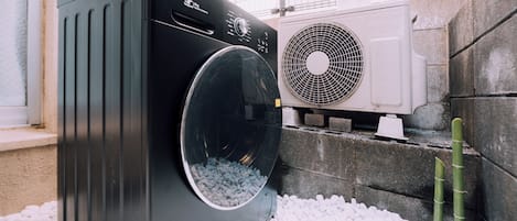 Apartment, Non Smoking (102) | Laundry