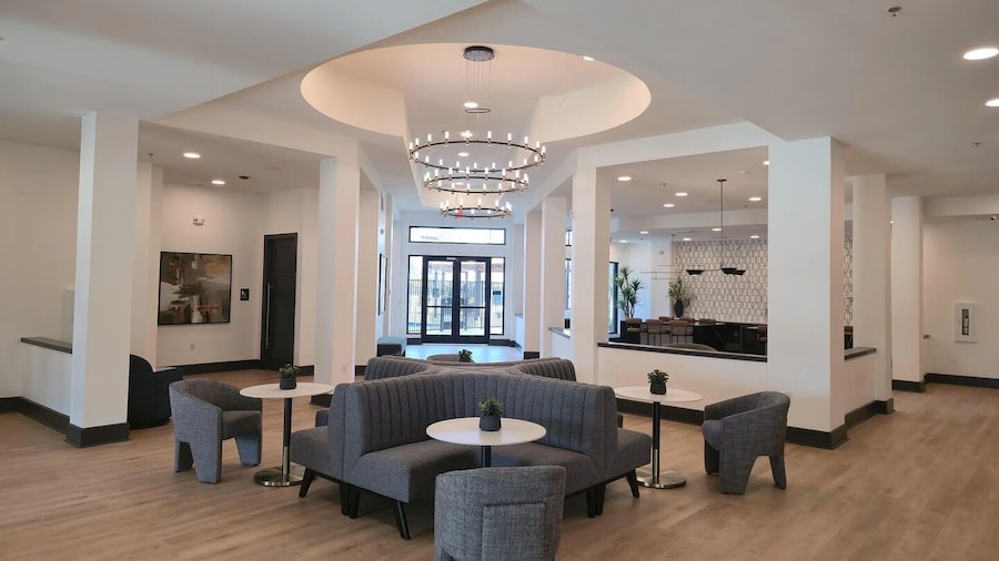 Landing Beautiful 1bd, Gym, Pool