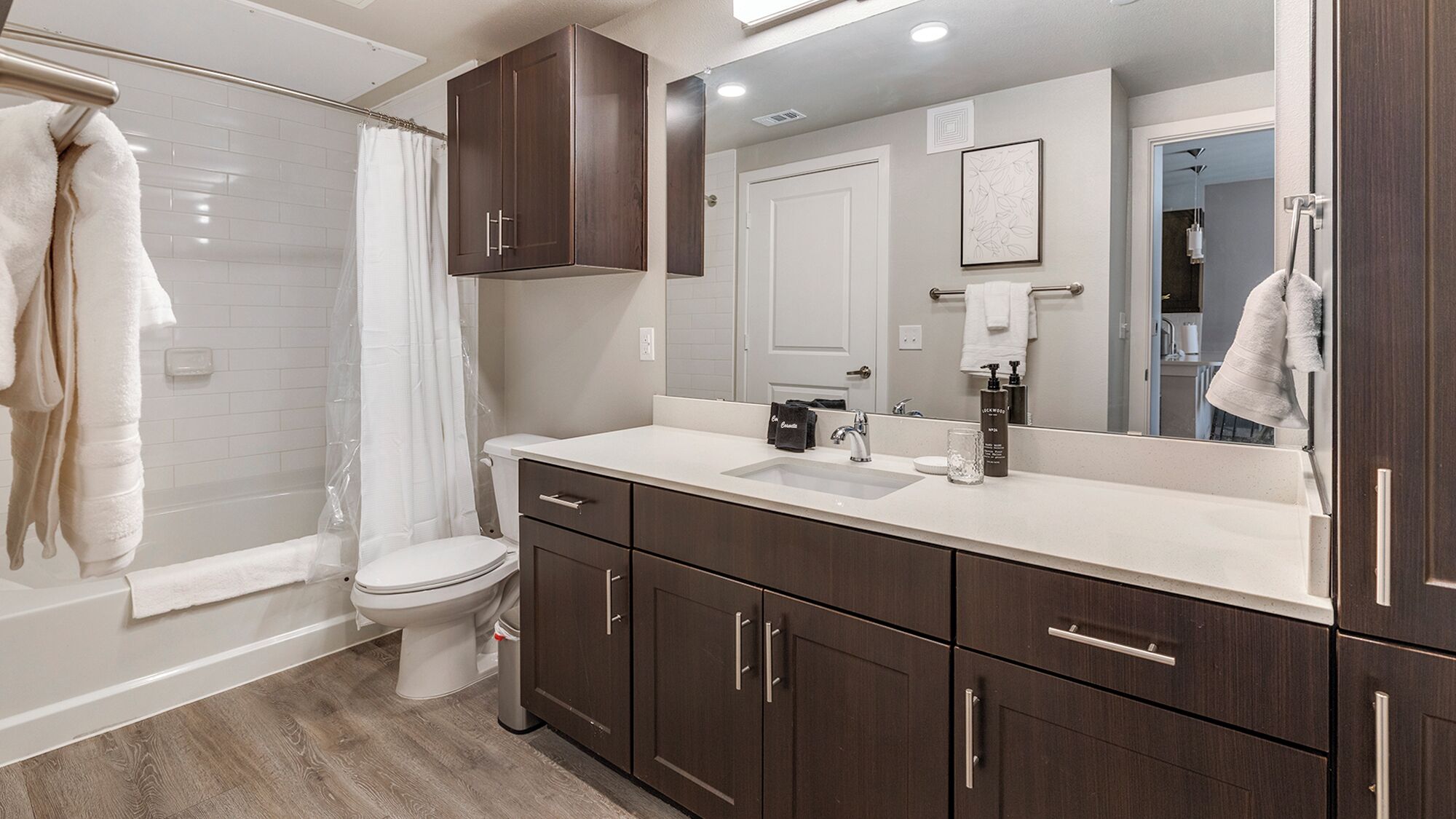 Apartment (1 Bedroom) | Bathroom | Free toiletries, hair dryer, towels, soap