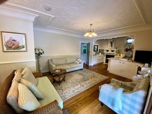 TV, fireplace - Original water front Cottage , nature, romance, fishing, boating, relaxing (Cottage Point)
