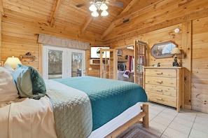 2 bedrooms, iron/ironing board, free WiFi, bed sheets - Dakota Cabin • Hot Tub Retreat Near Thunder Ridge • Sleeps 6 (Ridgedale)