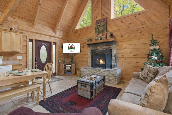 TV, fireplace - Little Bear Cabin • Hot Tub • Near Thunder Ridge • Sleeps 6 (Ridgedale)
