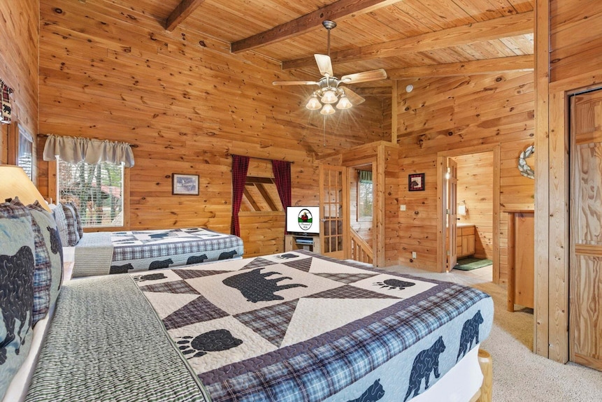 Little Bear Cabin Hot Tub Near Thunder Ridge Sleeps 6 - Table Rock Lake