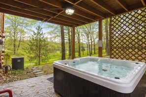 Outdoor spa tub - Little Bear Cabin • Hot Tub • Near Thunder Ridge • Sleeps 6 (Ridgedale)