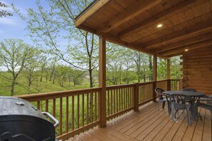 Outdoor dining - Little Bear Cabin • Hot Tub • Near Thunder Ridge • Sleeps 6 (Ridgedale)