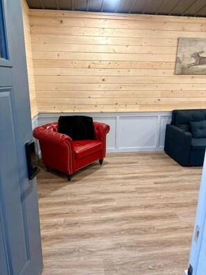 Interior - Jackrabbit on Plumb Ave (Tribune)