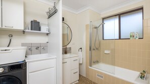 Hair dryer, towels - 'Shoaley Shores on Intrepid'  Overlooking Shoal Bay Beach (Nelson Bay)