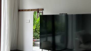 Klassieke resortwoning, uitzicht op tuin | Woonruimte