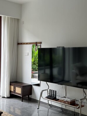 Classic Townhome, Garden View | Living area