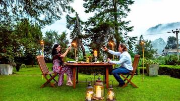 Bungalow, City View | Outdoor dining