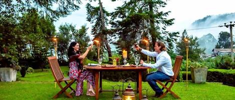 Bungalow, City View | Outdoor dining