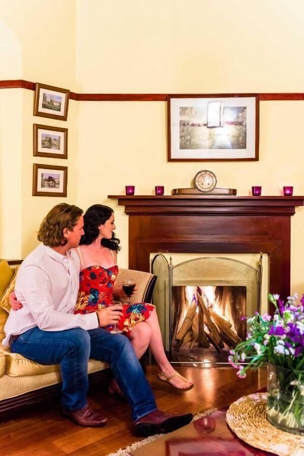 Bungalow, City View | Interior