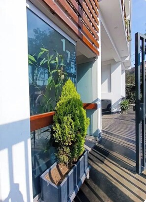 Exterior detail - 3-bedroom apartment, near Miraflores, San Borja and Surco (Surquillo)