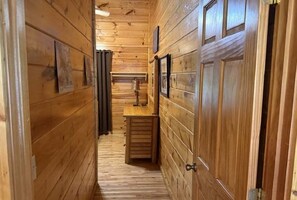 Interior - Skinny Dippin: Free Tickets, Pet Friendly, Creek (Pigeon Forge)