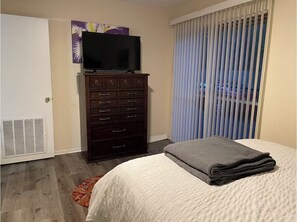 2 habitaciones, tabla de planchar con plancha, wifi y ropa de cama 
