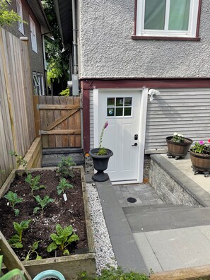 Exterior detail - 2 Bed Garden Suite, near UBC, 15 mins from Downtown (Vancouver)