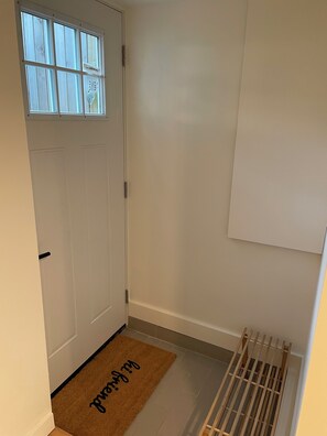 Interior - 2 Bed Garden Suite, near UBC, 15 mins from Downtown (Vancouver)