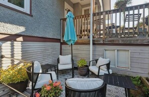 Terrace/patio - 2 Bed Garden Suite, near UBC, 15 mins from Downtown (Vancouver)