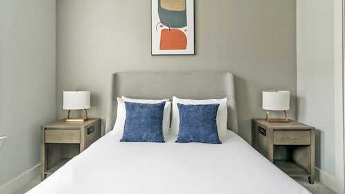 Landing Incredible 1bd, Clubhouse, Pool