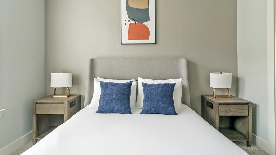 Landing Incredible 1bd, Clubhouse, Pool