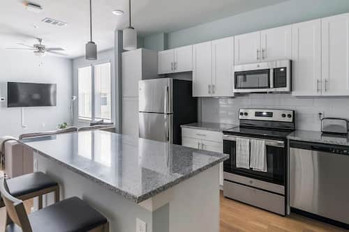 Apartment (1 Bedroom) | Private kitchen | Fridge, microwave, oven, stovetop