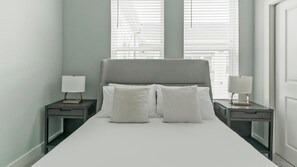 Apartment (2 Bedrooms) | 1 bedroom, individually decorated, individually furnished, desk