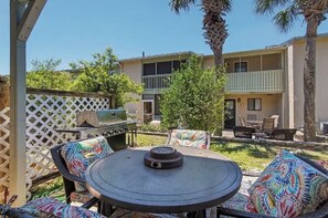 Outdoor dining - Very clean modern style all new remodel with pools and lots of amenities! PCB (Panama City Beach)