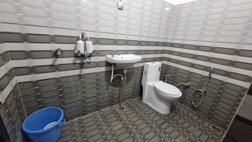 Deluxe Room | Bathroom