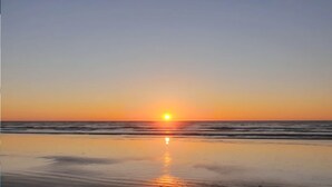 A beach at sunset with calm waves and a clear sky. - Kingston Ocean View Motel (Kingston SE)
