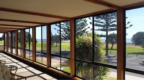 Kingston Ocean View Motel