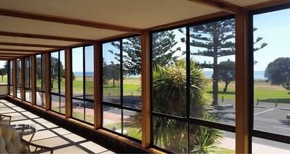 Kingston Ocean View Motel