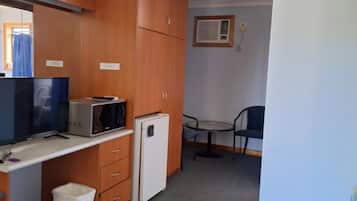 Deluxe Double Room, Courtyard View | Interior