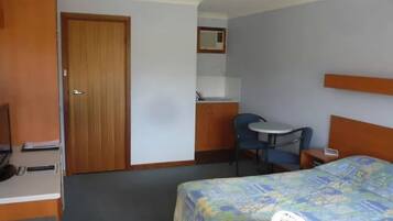Deluxe Double Room, Courtyard View | Desk, free WiFi